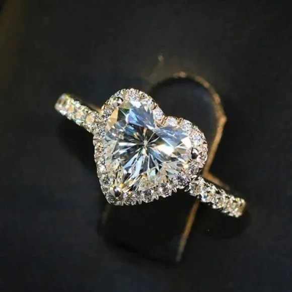 Dimond Heart Luxury Ring - Picture 3 of 4